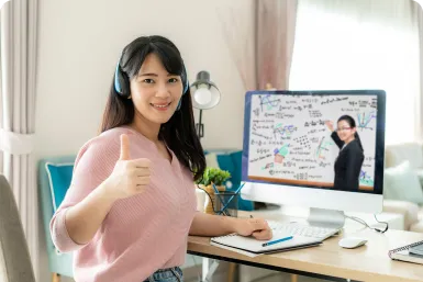 Lớp học trực tuyến tương tác với giảng viên giàu kinh nghiệm